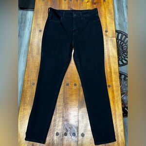 American Eagle Outfitters Women’s Black Hi-Rise Jegging Jeans
Size 12 Regular